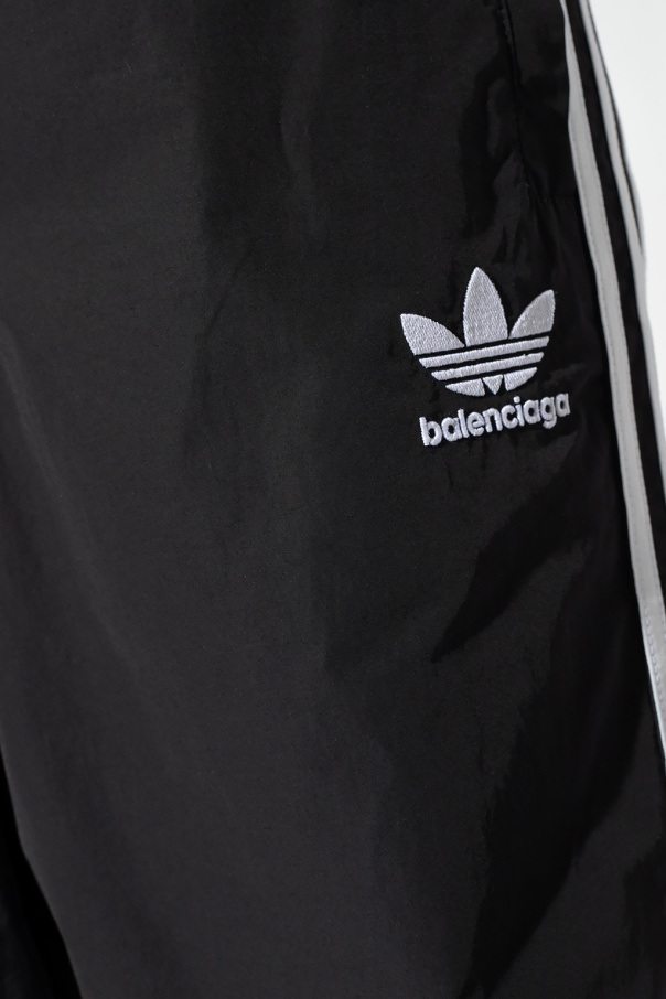 BALENCIAGA フーディ Balenciaga Wide Fit Hoodie in White & Bubblegum | FWRD